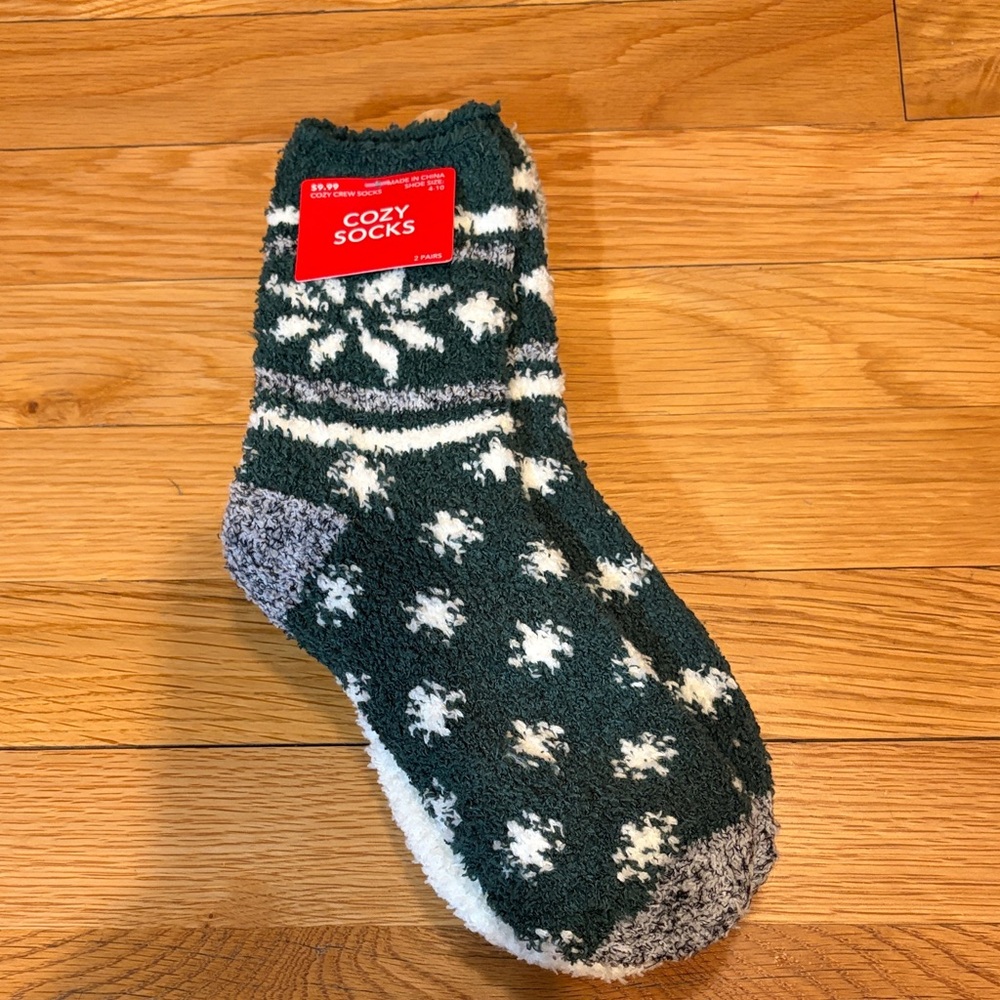 2 pack Cozy Green & White Fuzzy Socks